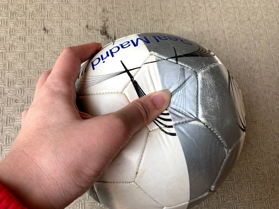 サッカーボールの空気入れをヨドバシで購入 針付け替えかポンプ式どっちが楽 K S Mutter